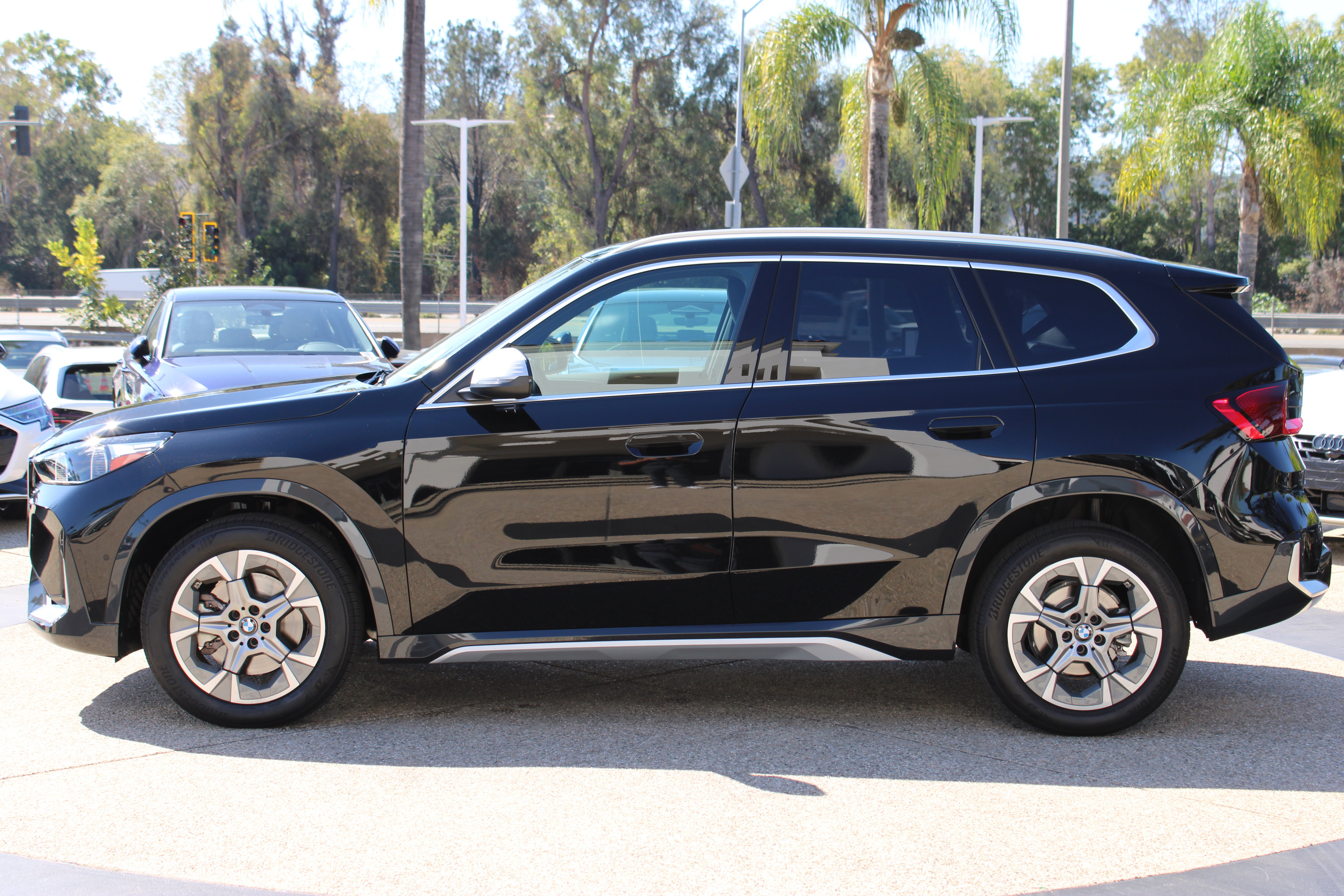Used 2023 BMW X1 xDrive28i w/ Convenience Package AWD/4WD image 2