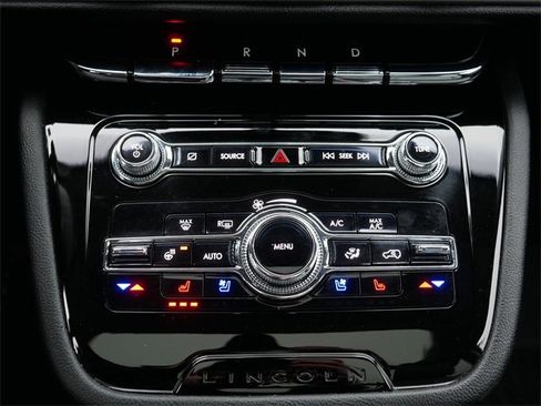 Used 2022 Lincoln Corsair AWD w/ Premium Package image 32