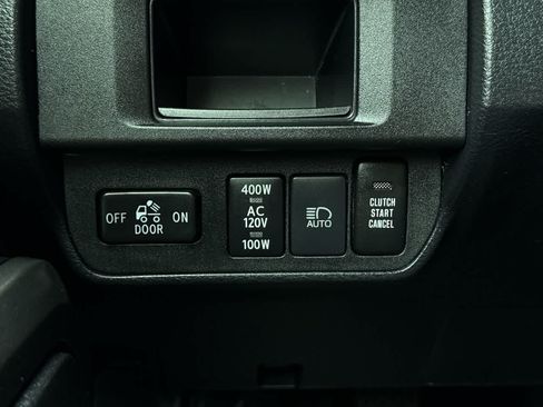 Used 2018 Toyota Tacoma TRD Off-Road AWD/4WD image 21