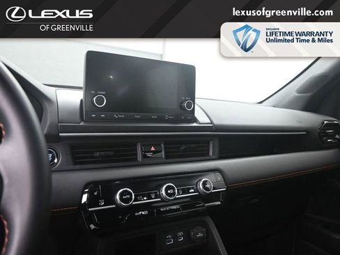 Used 2025 Honda Pilot Sport image 11