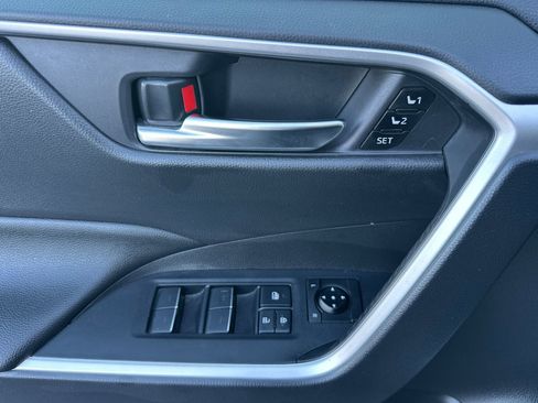 Used 2023 Toyota RAV4 XLE Premium image 11