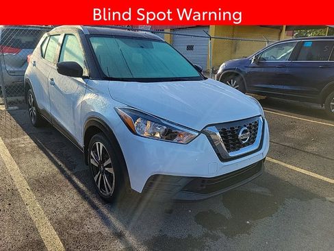 Used 2018 Nissan Kicks SV FWD image 3