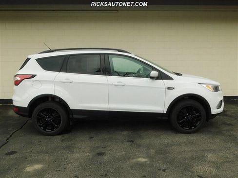 Used 2018 Ford Escape SE image 5