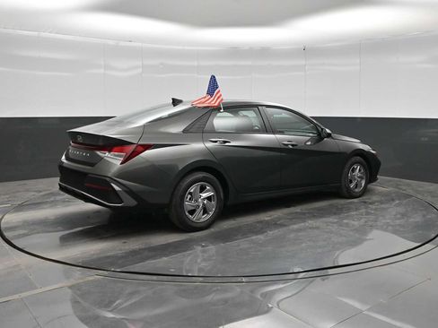 New 2026 Hyundai Elantra SE FWD image 7