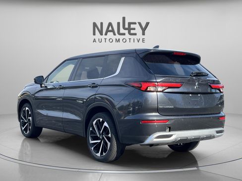 Used 2024 Mitsubishi Outlander SE image 3