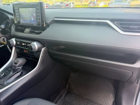 Used 2022 Toyota RAV4 LE AWD/4WD image 20