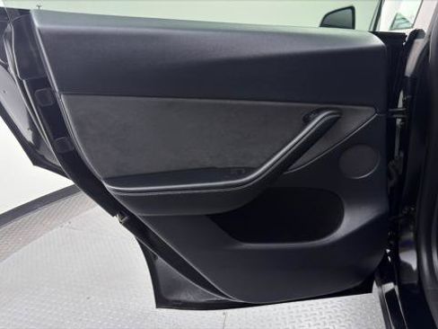 Used 2024 Tesla Model Y Long Range RWD image 14