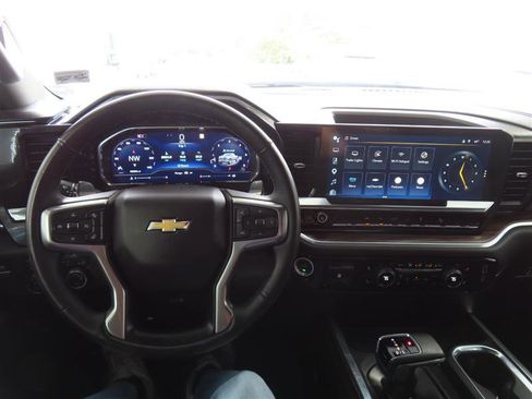 Used 2025 Chevrolet Silverado 1500 LT AWD/4WD image 16
