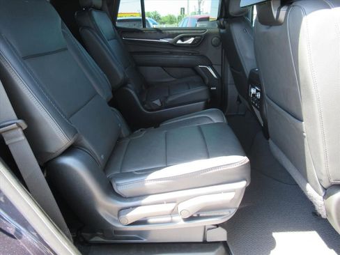 Used 2023 GMC Yukon Denali AWD/4WD image 35