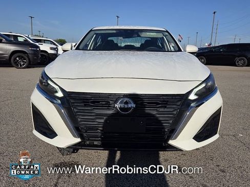 Used 2023 Nissan Altima 2.5 SV FWD image 2