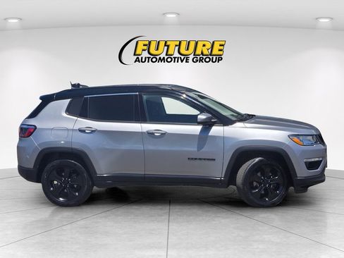 Used 2021 Jeep Compass Latitude FWD image 3