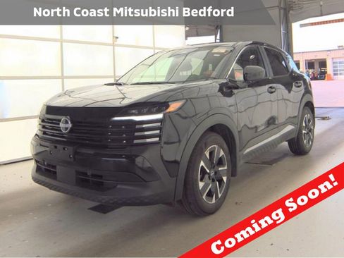 Used 2025 Nissan Kicks SV AWD/4WD image 1