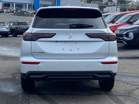 New 2026 Mitsubishi Outlander ES image 4