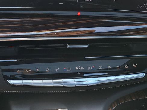 Used 2021 Cadillac Escalade ESV Premium Luxury AWD/4WD image 30