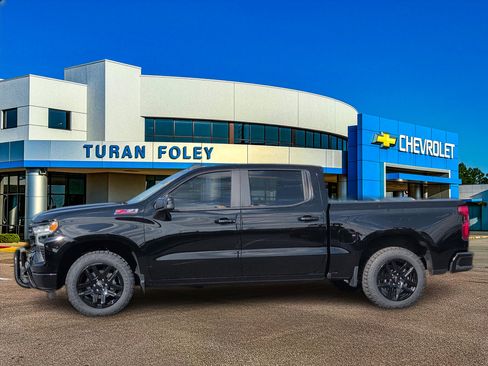 Used 2023 Chevrolet Silverado 1500 RST image 2