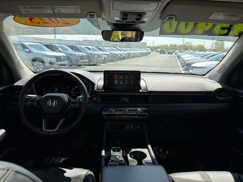 Used 2025 Honda Pilot Touring image 32