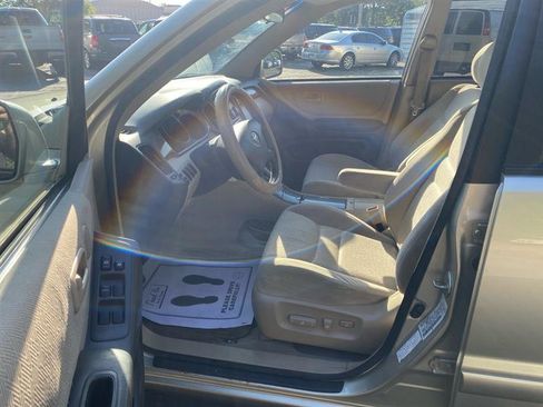 Used 2003 Toyota Highlander Limited image 9