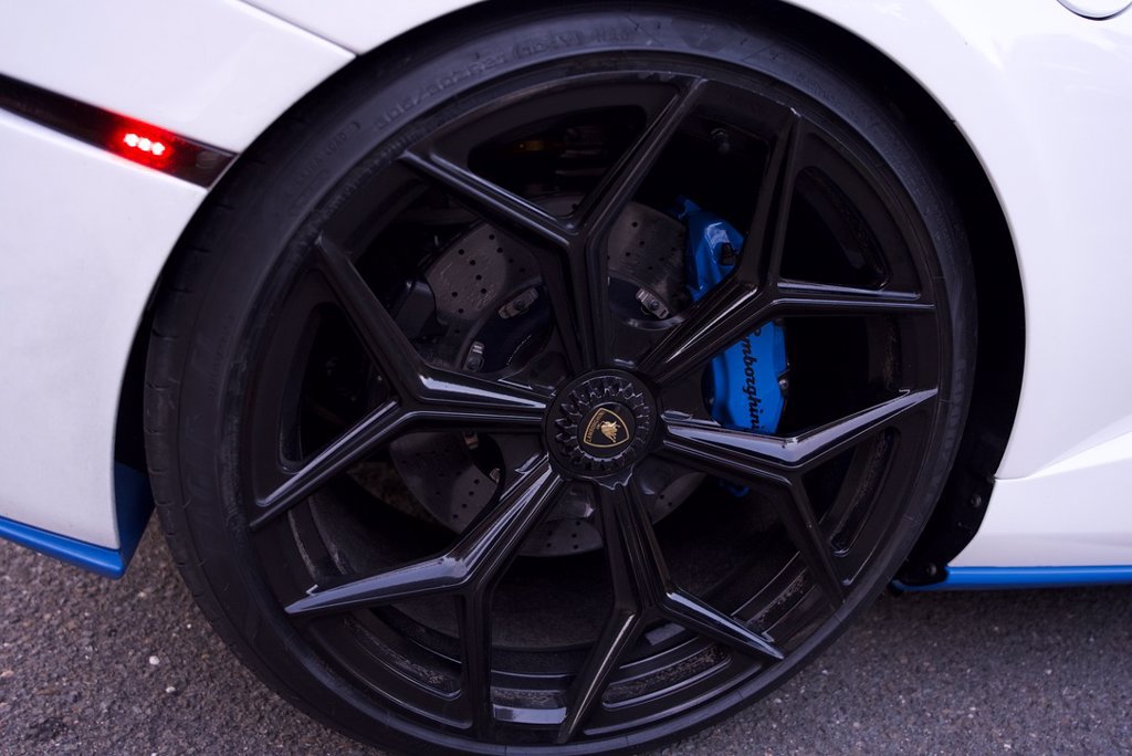 Used 2022 Lamborghini Huracan STO RWD image 18