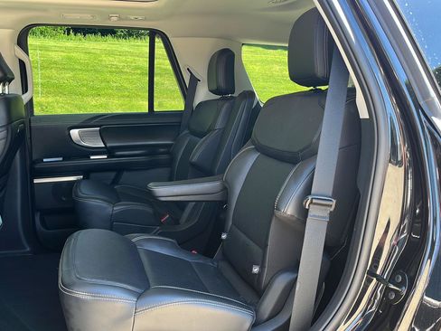 Used 2025 Ford Expedition Platinum AWD/4WD image 28