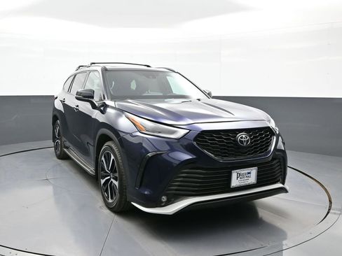 Used 2021 Toyota Highlander XSE image 3