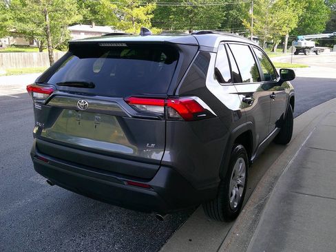 Used 2021 Toyota RAV4 LE FWD image 5