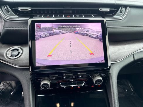 Certified 2022 Jeep Grand Cherokee L Overland AWD/4WD image 13