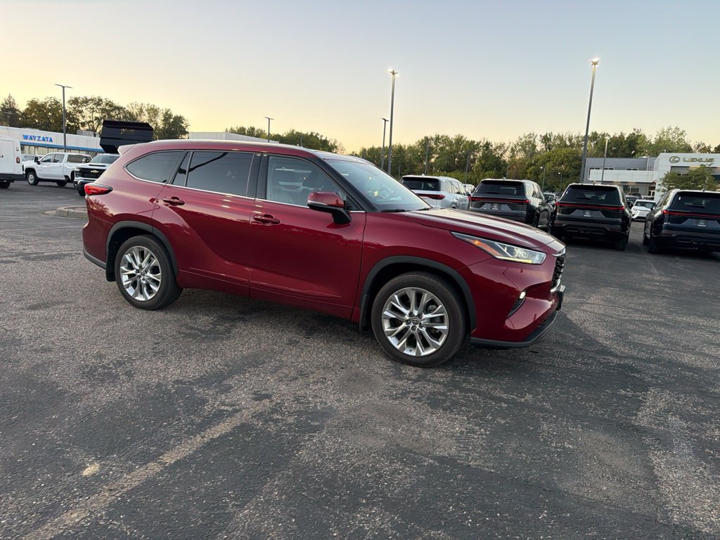 Used 2021 Toyota Highlander Limited AWD/4WD image 9