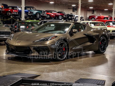 Used 2020 Chevrolet Corvette Stingray Preferred Cpe w/ 2LT Preferred Equipment Group RWD image 4