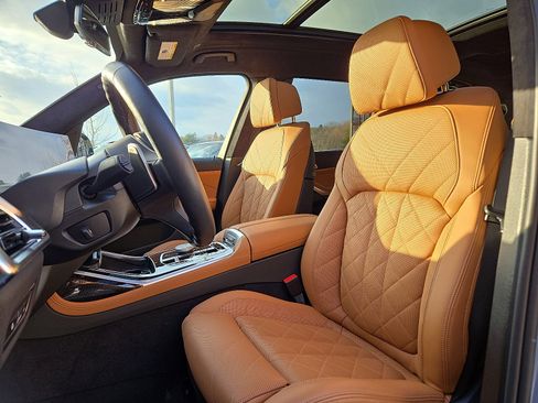 Used 2025 BMW X7 xDrive40i w/ M Sport Package image 14