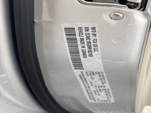 Used 2024 Chrysler Pacifica Touring-L image 27