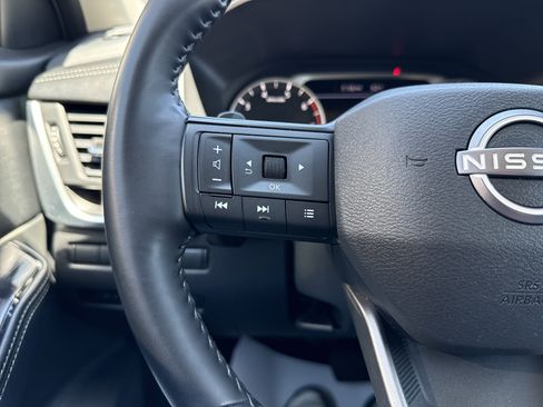 Used 2025 Nissan Rogue SV AWD/4WD image 18