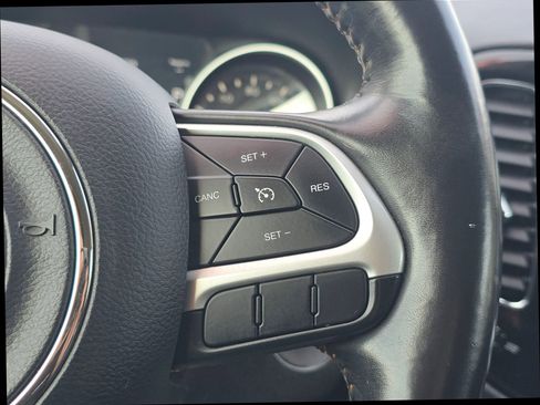 Used 2020 Jeep Compass Limited image 24