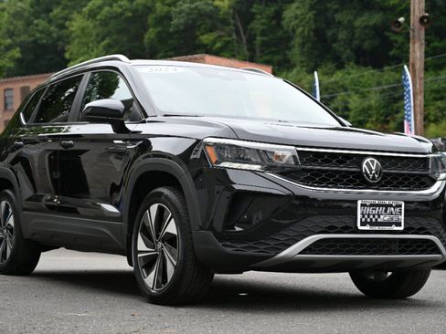 Used 2024 Volkswagen Taos SE AWD/4WD image 7