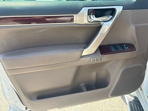 Used 2017 Lexus GX 460 AWD/4WD image 9