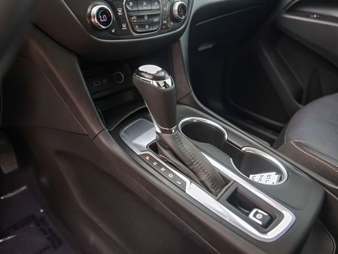 Used 2021 Chevrolet Equinox LT FWD image 22