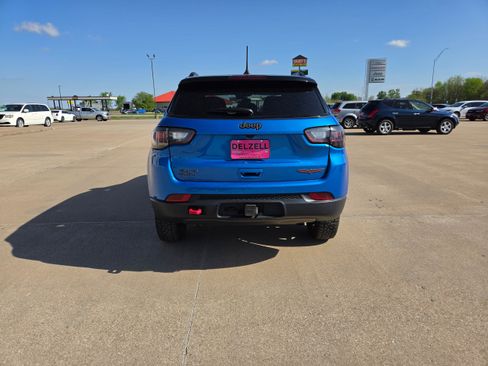 Used 2025 Jeep Compass Trailhawk w/ Trailhawk Elite Group AWD/4WD image 7
