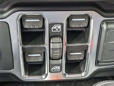 New 2025 Jeep Gladiator Sport image 22