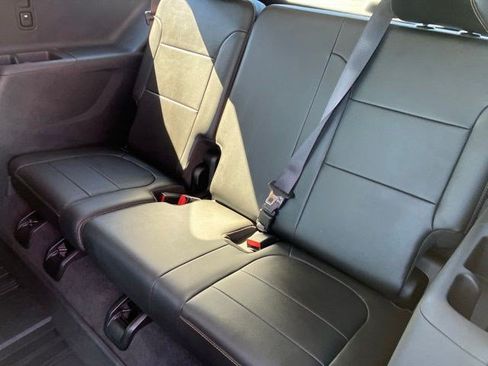 Used 2020 Chevrolet Traverse LT AWD/4WD image 25