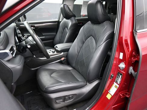 Used 2023 Toyota Highlander Platinum image 19