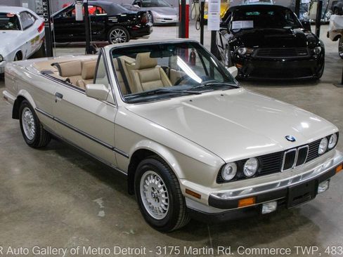 Used 1989 BMW 325i Convertible RWD image 10