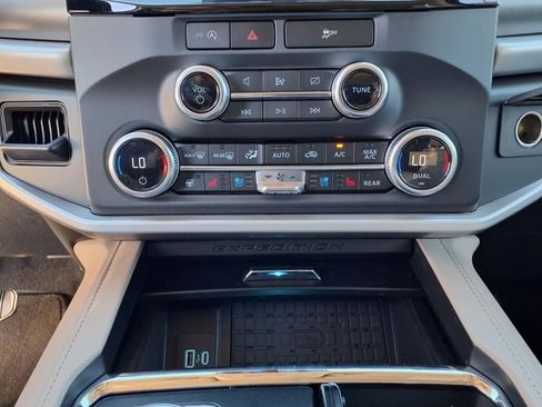Certified 2024 Ford Expedition XLT AWD/4WD image 11