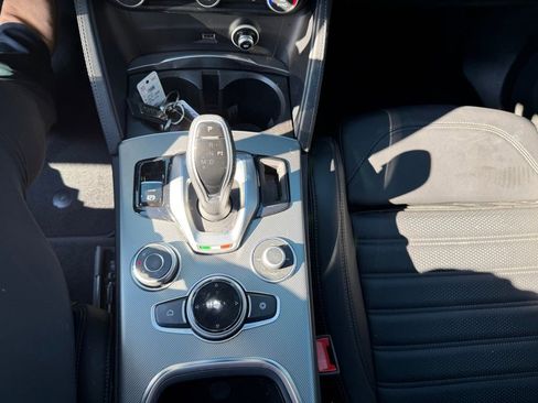 Used 2023 Alfa Romeo Stelvio Veloce image 18