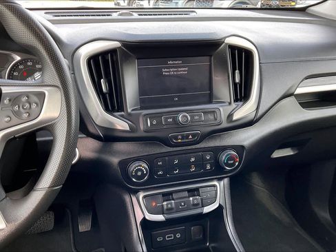 Used 2024 GMC Terrain SLE image 6