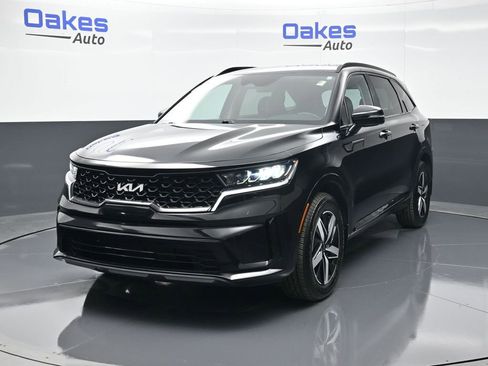Certified 2023 Kia Sorento S image 4