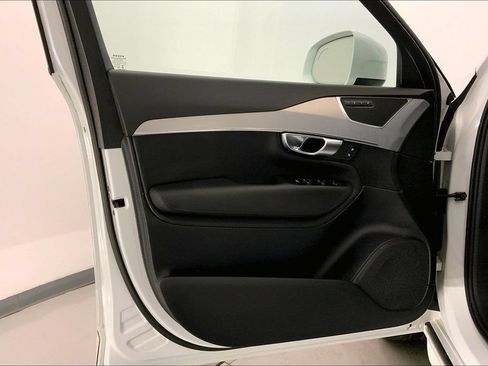 Used 2017 Volvo XC90 T6 Momentum w/ Vision Package AWD/4WD image 24
