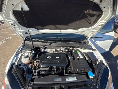 Used 2017 Volkswagen GTI SE image 11