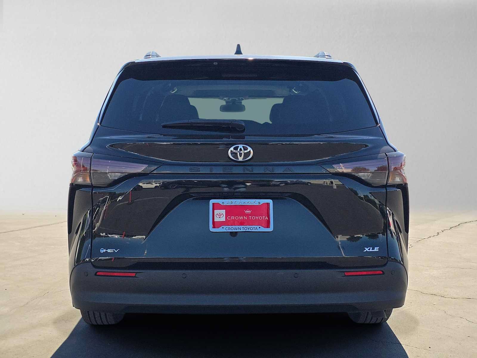 Certified 2026 Toyota Sienna XLE FWD image 4