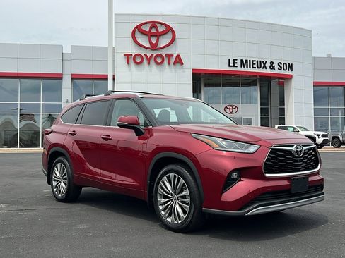Certified 2021 Toyota Highlander Platinum image 1