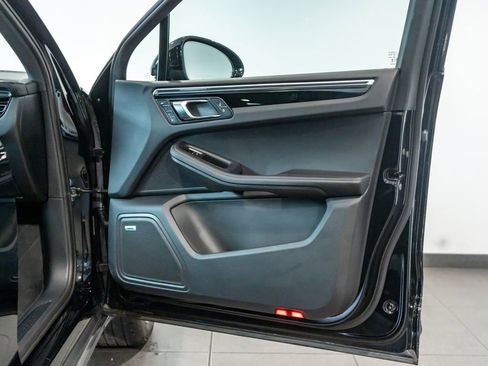 Certified 2026 Porsche Macan AWD/4WD image 27