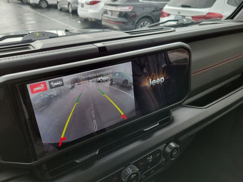 Used 2024 Jeep Wrangler Unlimited Rubicon image 33